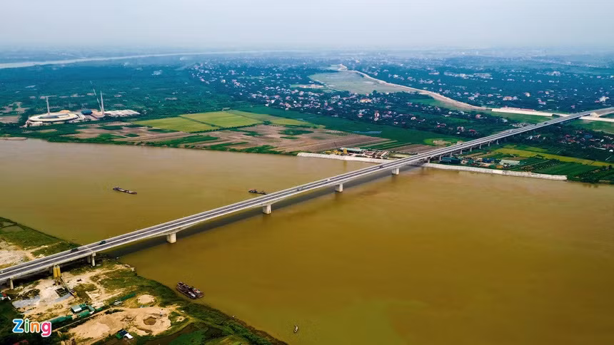 Hưng Yên là tỉnh trung tâm của Đồng bằng sông Hồng, giáp các tỉnh Bắc Ninh, Hải Dương, Thái Bình, Hà Nam và thủ đô Hà Nội. Tỉnh có một thành phố, 9 huyện, 161 đơn vị hành chính cấp xã.