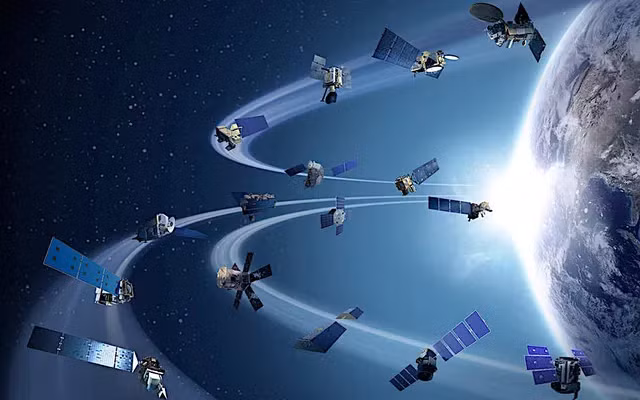  Một điểm nhấn khác trong thiết kế của Starlink là khả năng xử lý hiệu quả sự phức tạp trong giao tiếp mạng. Mỗi vệ tinh trong hệ thống đóng vai trò như một "trạm phát sóng" di động, không chỉ giao tiếp với các thiết bị trên mặt đất mà còn với các vệ tinh lân cận. Ảnh: SpaceX 