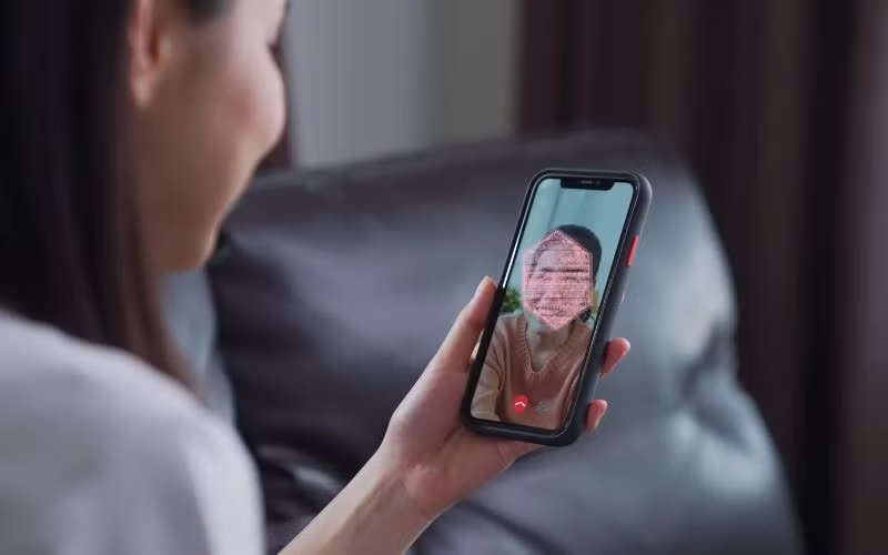 Bùng phát cuộc gọi lừa đảo Deepfake, coi chừng "tiền mất tật mang" - Hình 2 Bung phat cuoc goi lua dao Deepfake, coi chung