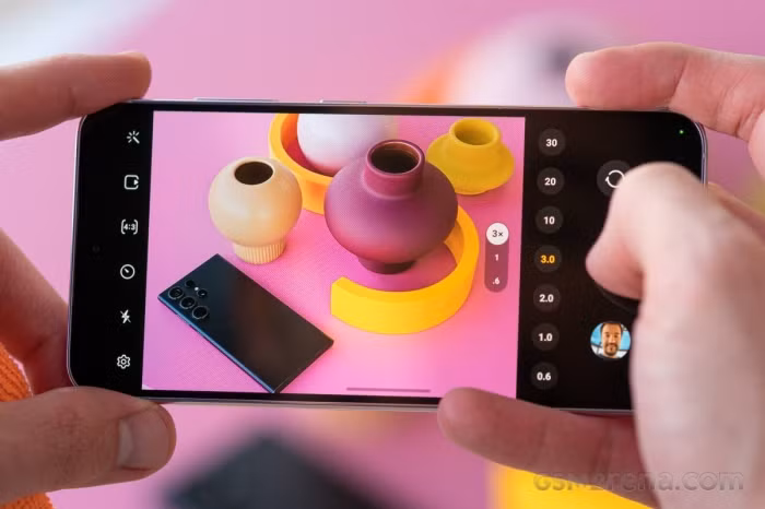 Camera Samsung có độ bão hòa màu, saturation cao, rất phù hợp để chụp phong cảnh, bầu trời, đặc biệt là khi có nắng. Camera chính 50MP có khả năng chụp ảnh với độ chi tiết tốt. Máy cũng có camera tele 3x cho chất lượng ảnh không quá khác biệt với camera chính. Ảnh: GSM Arena