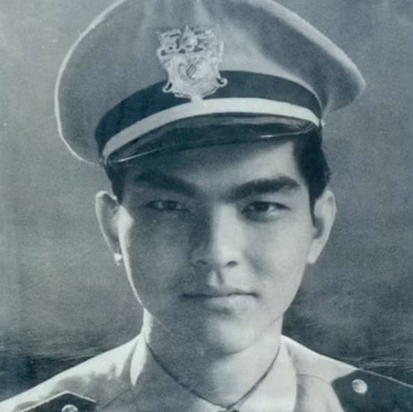 NSND Thế Anh là một diễn viên kỳ cựu của điện ảnh Việt Nam. Ông từng "đánh cắp" trái tim bao thiếu nữ bởi vẻ đẹp trai, thư sinh, ấm áp, pha chút duyên ngầm dễ thương.