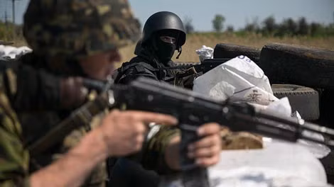Binh sĩ Ukraine tại điểm kiểm soát gần Slavyansk.