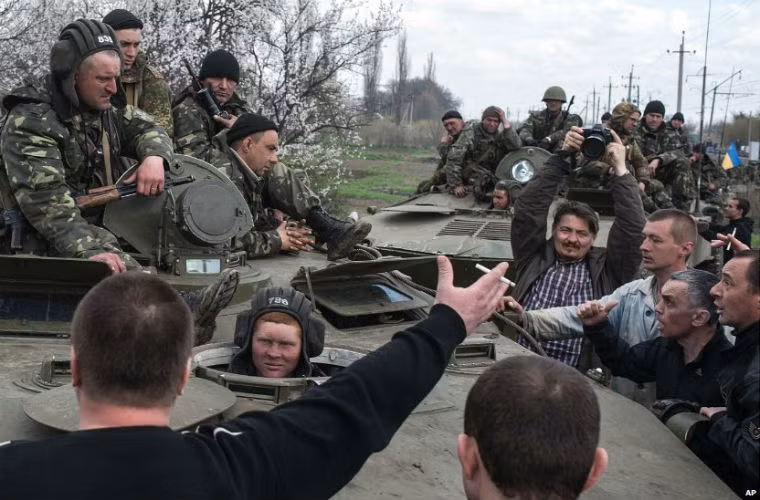 Người dân địa phương cho rằng, quân đội Ukraine đang chống lại chính người dân của họ.
