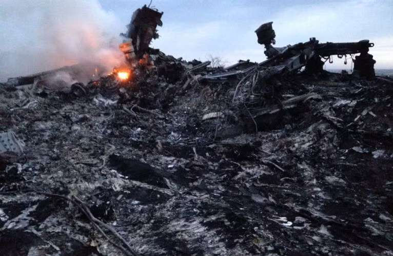 Hiện trường vụ MH-17 bị rơi.