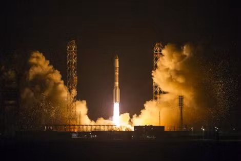 Một vụ phóng tên lửa đẩy Proton-M .