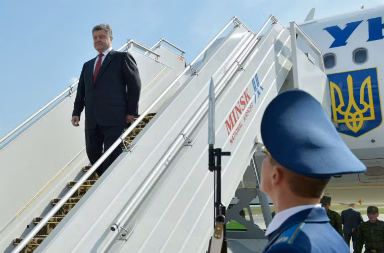 Tổng thống Ukraine Petro Poroshenko đến Minsk.
