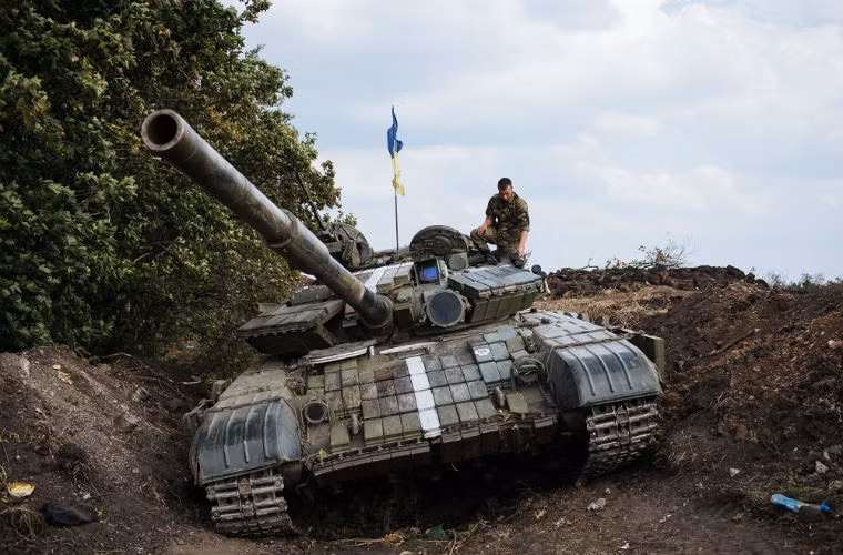 Xe tăng Quân đội Ukraine mắc kẹt ở miền đông.