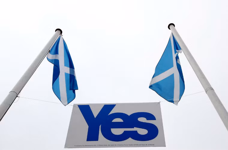 Những lãnh đạo của các phe đối lập ở khắp Scotland đang tìm cách thuyết phục các cử tri còn lưỡng lự, khi các cuộc thăm dò cho thấy sự kết quả sát nút giữa hai phe.