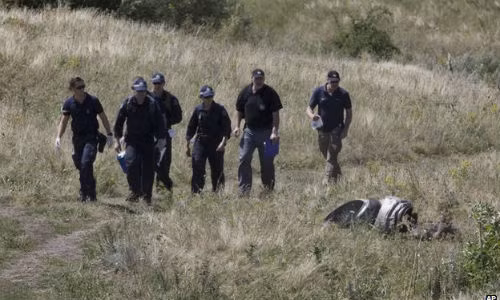 Các chuyên gia Australia tại hiện trường vụ rơi MH17.