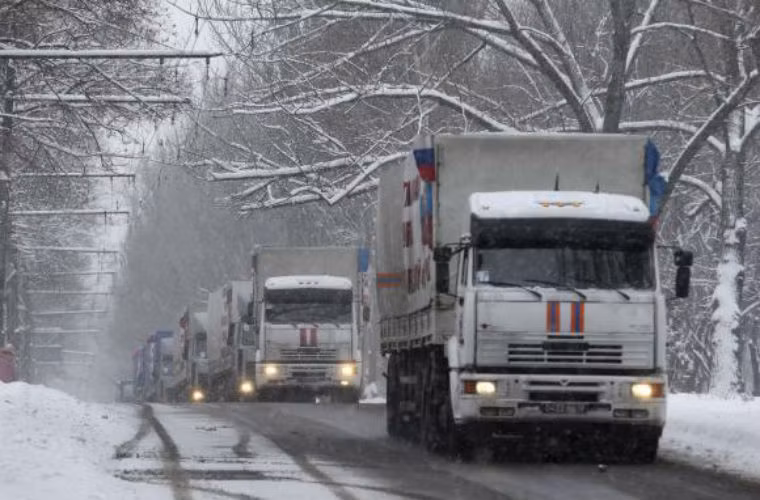Tờ Korrespondent đưa tin, đoàn xe cứu trợ của Nga tiến vào biên giới Ukraine không có việc xem xét của biên phòng và không làm thủ tục hải quan hàng hóa.