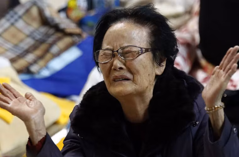 Số người chết do vụ chìm phà Sewol đã lên đến 28 người. Có 179 nạn nhân đã được cứu và 268 hành khách vẫn mất tích.