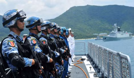 Đặc công Trung Quốc trên tàu khu trục Hải Khẩu tham dự tập trận RIMPAC.