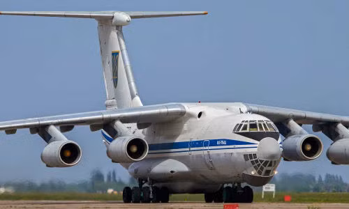 Một chiếc Ilyushin II-76MD của Ukraine bị cáo buộc do phe ly khai bắn rơi.
