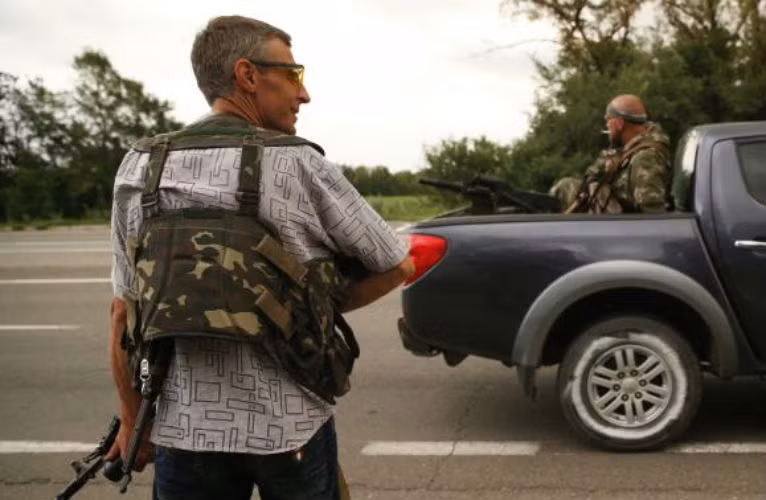 Sau khi chốt chặn Slavyansk thất thủ, lực lượng phiến quân ly khai miền đông Ukraine ở tỉnh Donetsk đổ dồn về thủ phủ của tỉnh này.