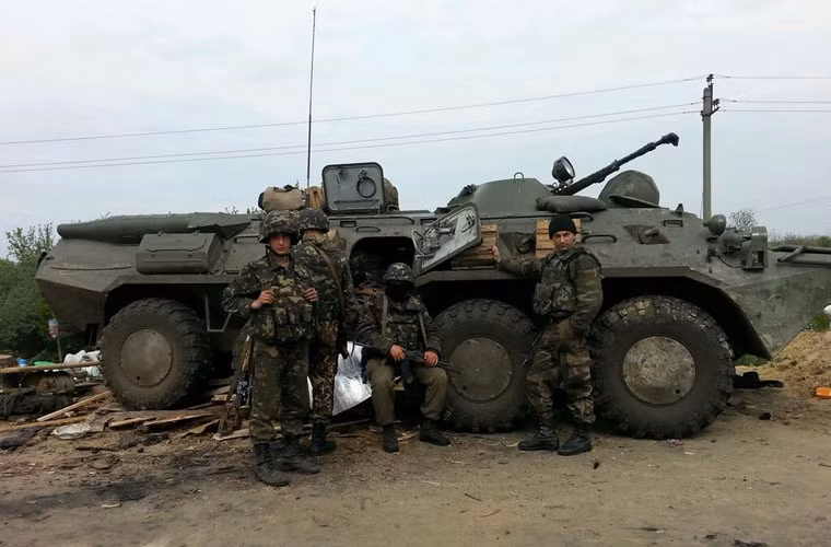 Theo thông báo từ Bộ Nội vụ Ukraine, các lực lượng vũ trang Ukraine đã đánh chiếm được 10 điểm kiểm soát bên ngoài thành phố miền đông Slavyansk.