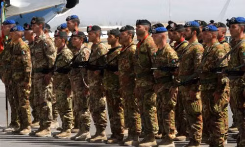 NATO thành lập lực lượng phản ứng nhanh.