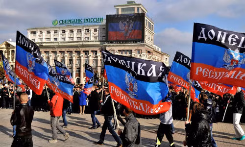 Người dân Donetsk chuẩn bị đi bầu cử.