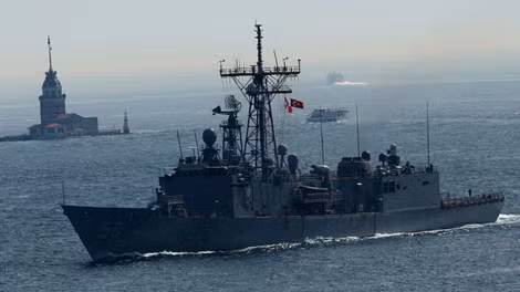 Khinh hạm USS Taylor trên đường tới Biển Đen.