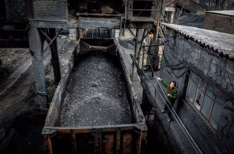 Hiện tại, Ukraine phải nhập khẩu than đá để chạy các nhà máy nhiệt điệt.