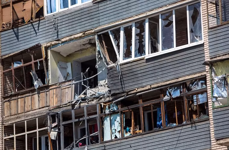 Người dân làng Semenovka, ngoại ô Slavyansk cho biết, không còn căn nhà nào trong làng còn nguyên vẹn.