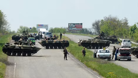 Quân đội Ukraine lập chốt chặn bên ngoài thành phố Slavyansk.