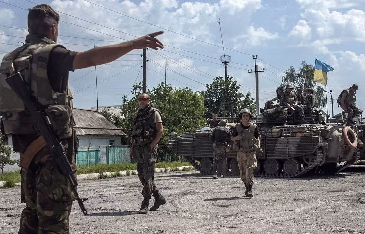 Quân đội Ukraine triển khai ở miền đông.