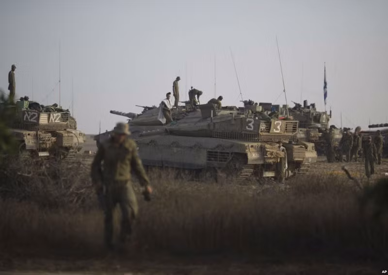 Xe tăng Israel được triển khai gần biên giới với Dải Gaza