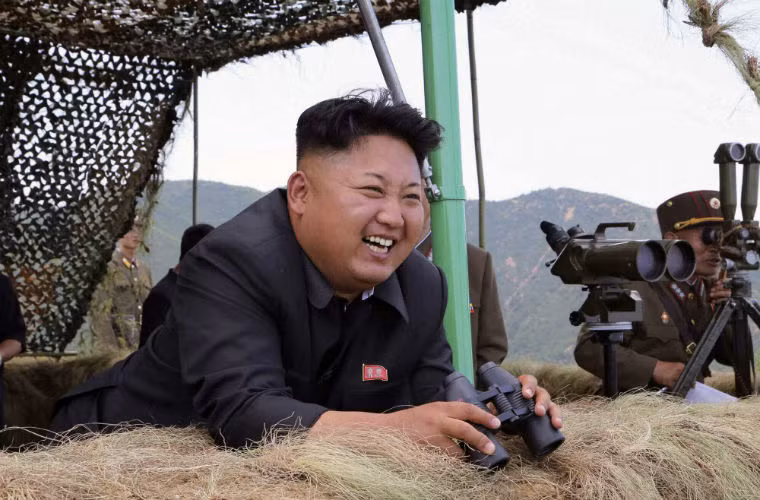 Danh hiệu nhà lãnh đạo trẻ nhất thế giới thuộc về ông Kim Jong-un. Người con thứ 3 của ông Kim Jong-il lên nắm giữ chính quyền sau lễ tang của cha mình.