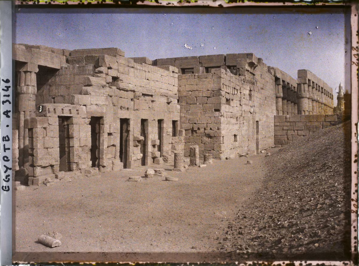 Các công trình phía Nam của đền Luxor.