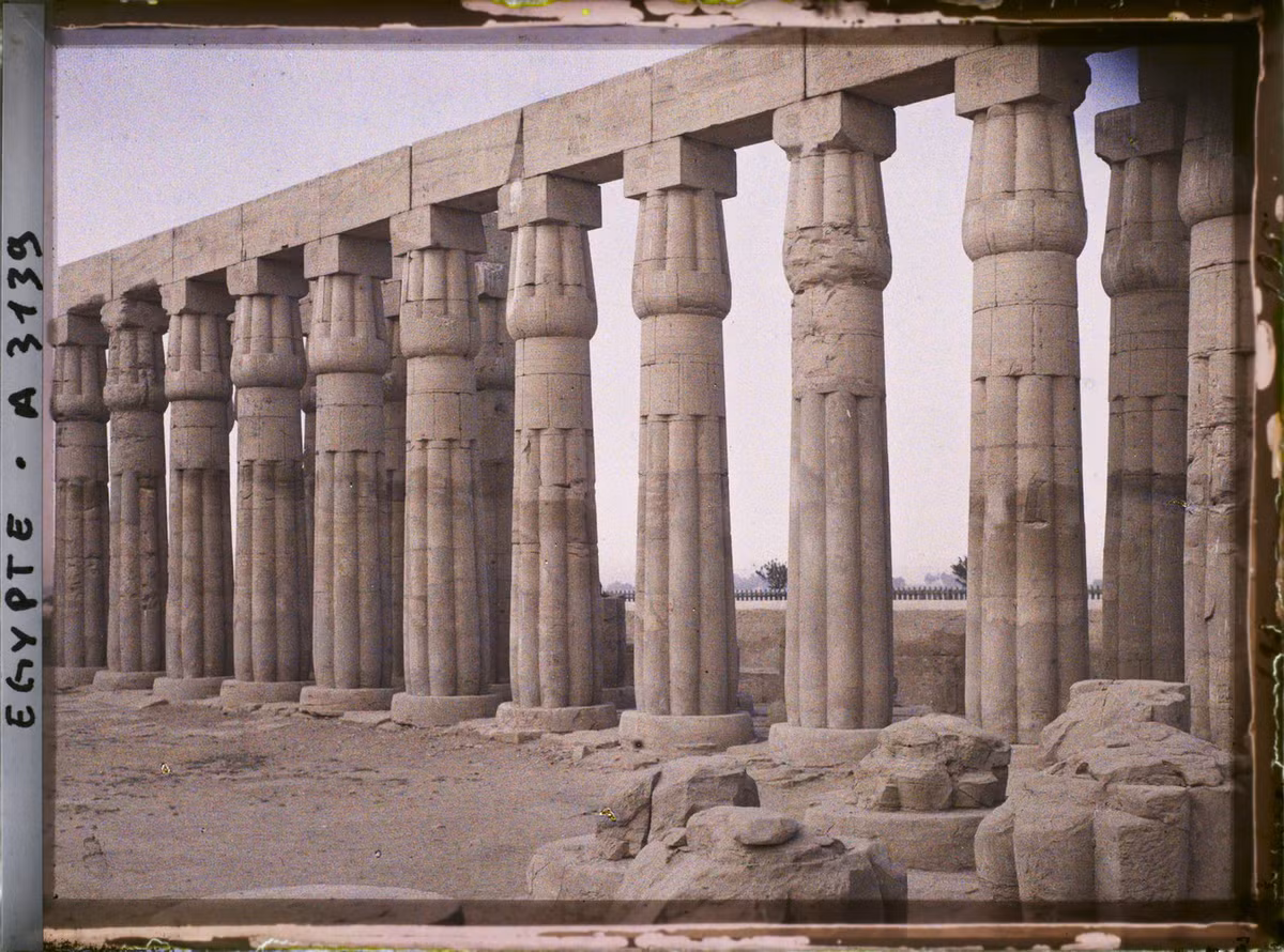 Hàng cột của của nhà nguyện thời Amenhotep III.