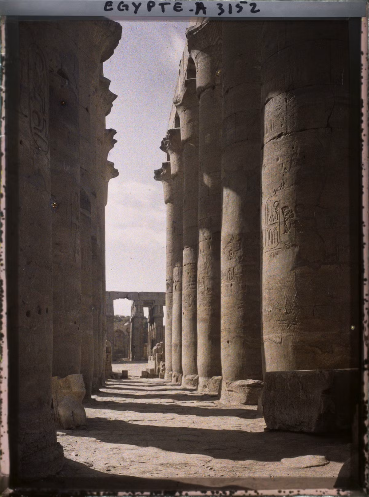 Hàng cột của của nhà nguyện thời Amenhotep III.