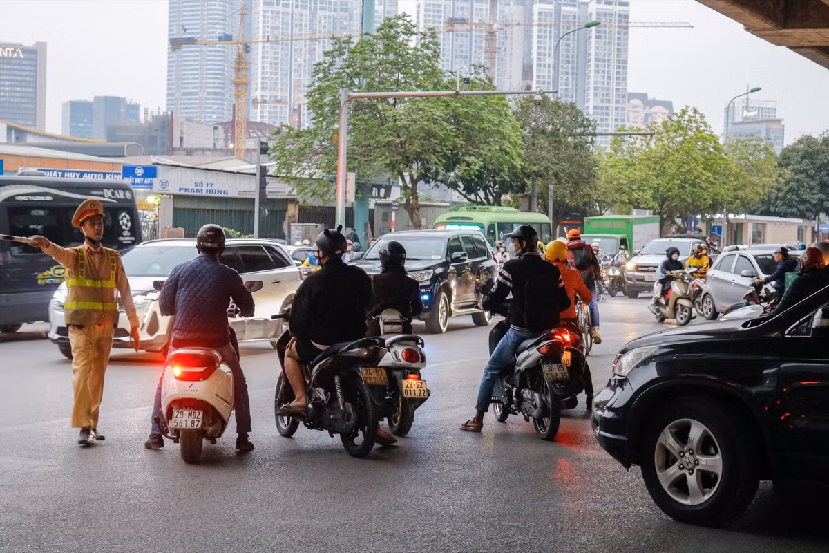 34 điểm ùn tắc ở Hà Nội: Không thể giải tỏa nơi này, nơi khác xuất hiện - Hình 2 34 diem un tac o Ha Noi: Khong the giai toa noi nay, noi khac xuat hien-Hinh-2