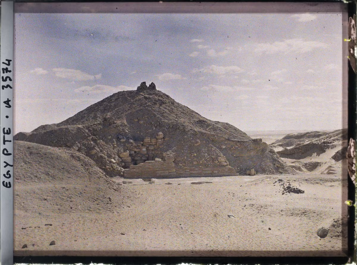 Tàn tích kim tự tháp Unas ở Saqqara.