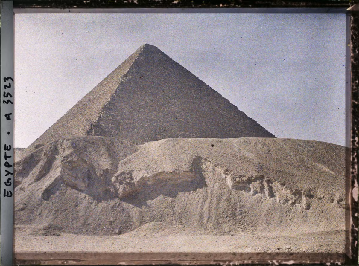Kim tự tháp Kheops, công trình đồ sồ nhất trong các kim tự tháp Giza.