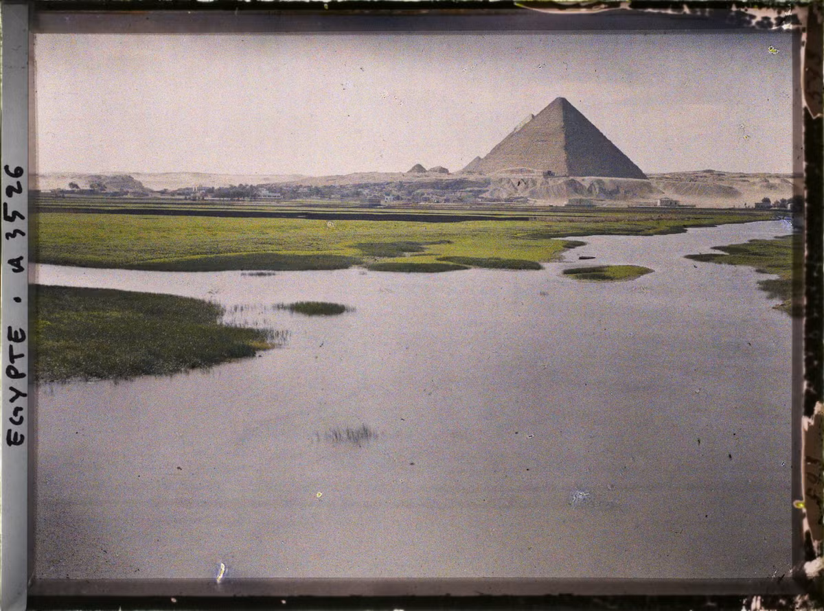 Toàn cảnh các kim tự tháp Giza nhìn từ ngoại vi Cairo.