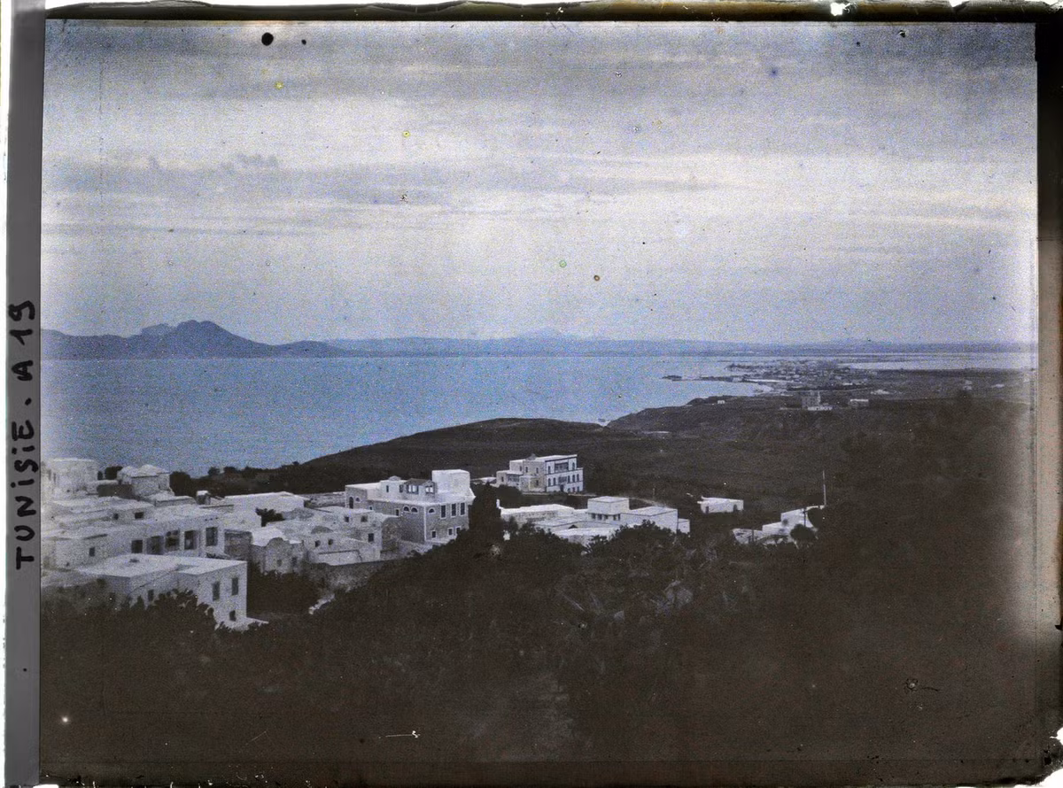 Sidi-bou-Saïd, thị trấn nhìn ra biển nằm ở phía Đông thủ đô Tunis.