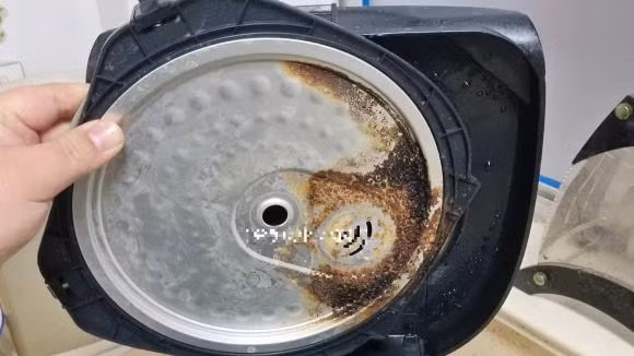 Nồi cơm điện nếu không rửa sẽ tốn điện và mất vệ sinh! - Hình 2 Noi com dien neu khong rua se ton dien va mat ve sinh!-Hinh-2