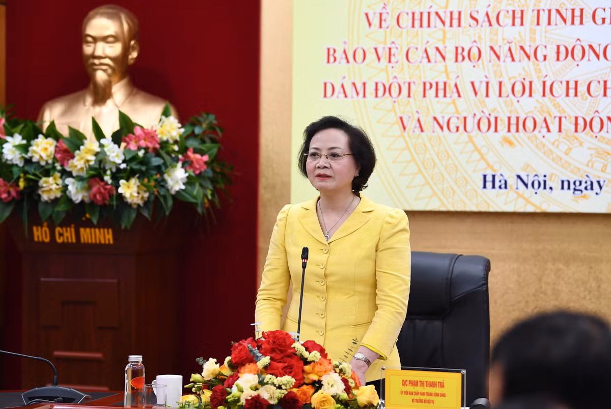 Lý do Bộ Nội vụ đề nghị tăng thêm 7.418 cán bộ, công chức cấp xã Ly do Bo Noi vu de nghi tang them 7.418 can bo, cong chuc cap xa