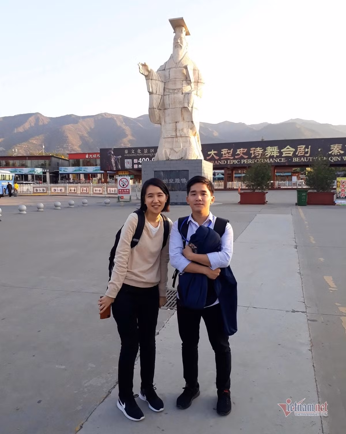Chan dung cau hoc tro 