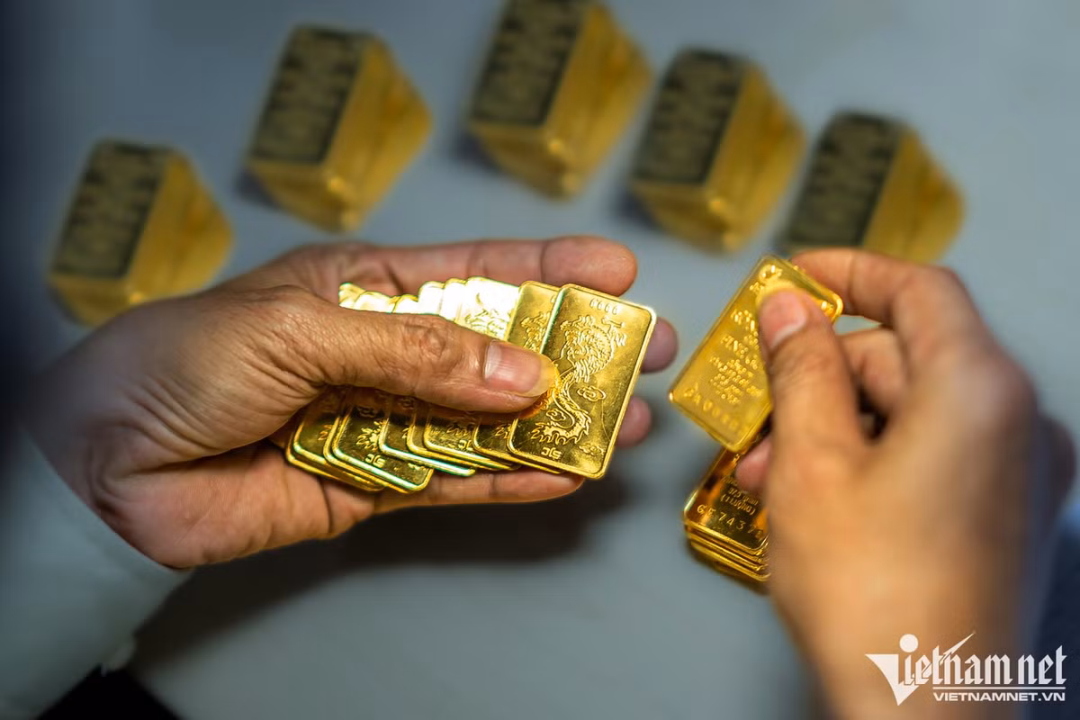 Giá vàng hôm nay 28/7: USD rập rình trên đỉnh 20 năm, vàng biến động mạnh Gia vang hom nay 28/7: USD rap rinh tren dinh 20 nam, vang bien dong manh