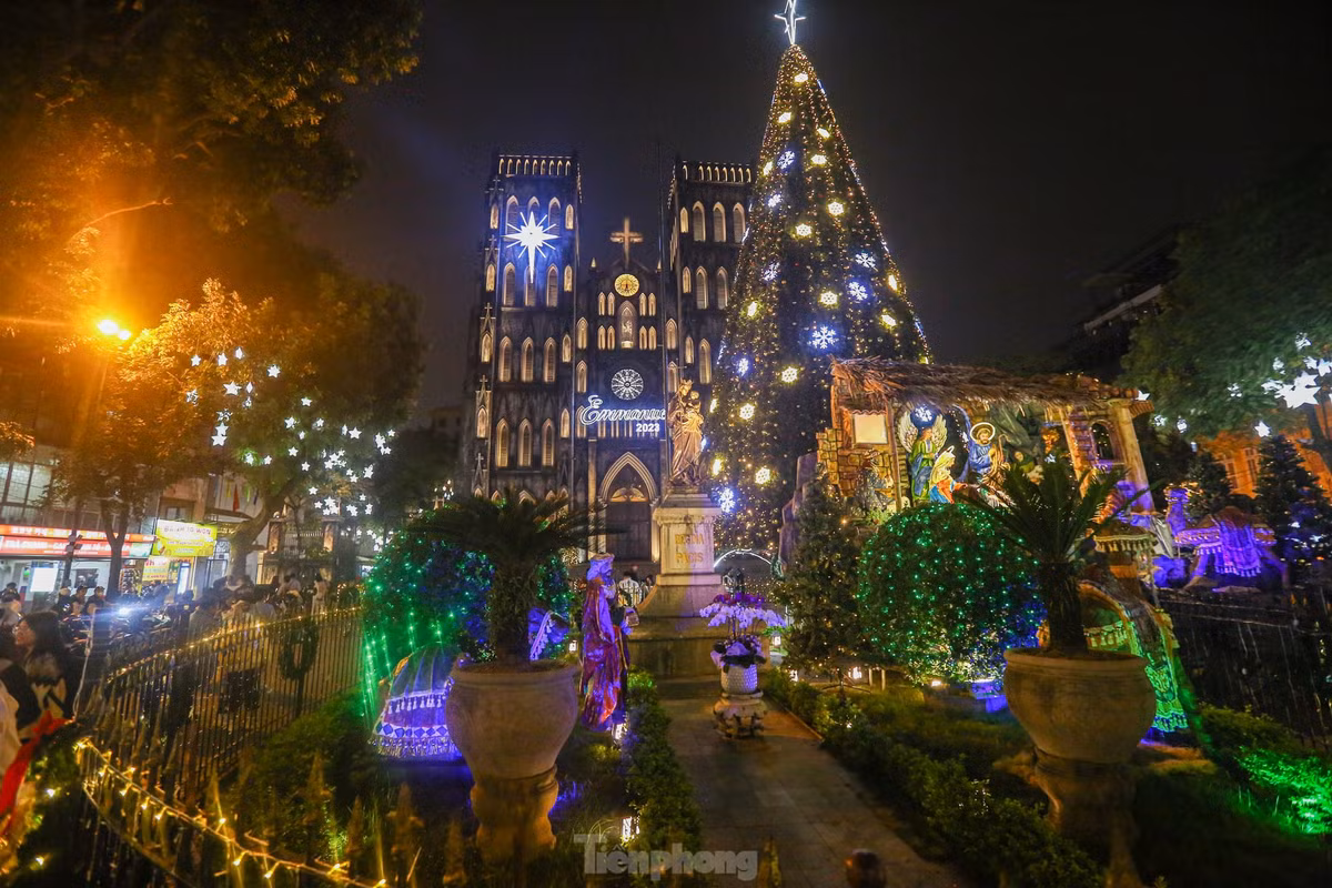 Cac nha tho lon o Ha Noi trang hoang lung linh chao don Giang sinh