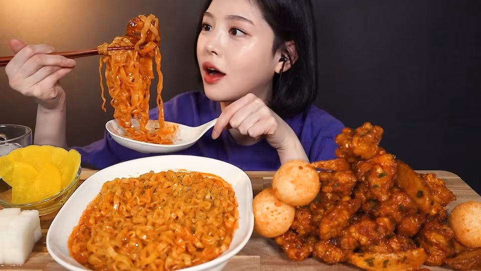4 thói quen ăn uống gây hại cho sức khỏe tâm thần 4 thoi quen an uong gay hai cho suc khoe tam than