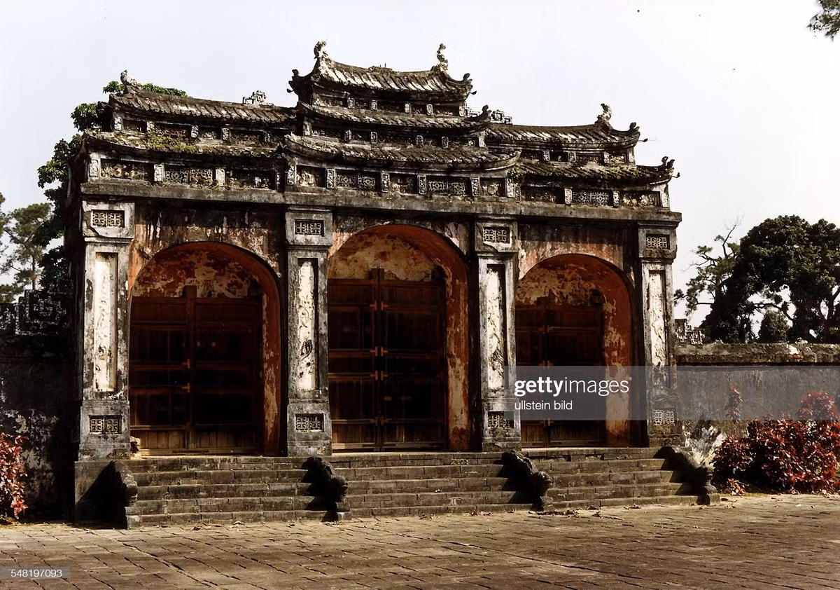 Cổng lăng vua Minh Mạng ở Cố đô Huế.