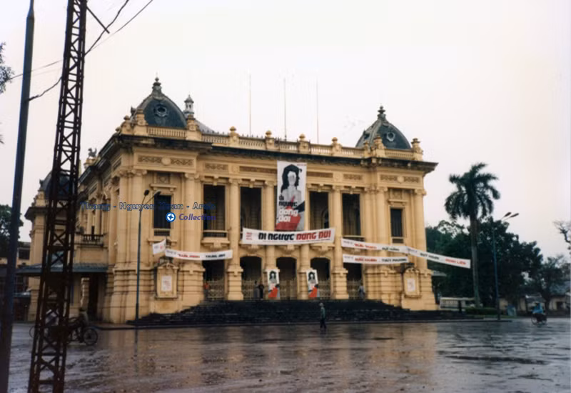 Nhà hát Lớn ngày mưa.