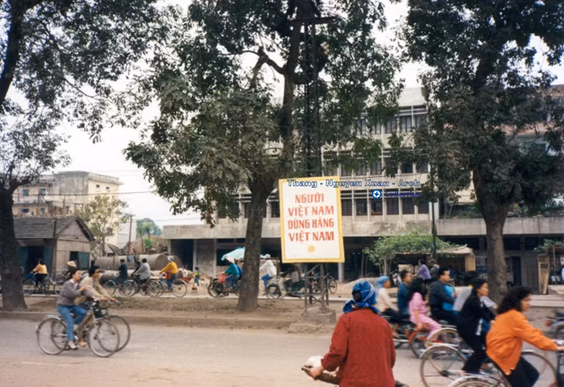 Giao thông trên phố Giảng Võ.