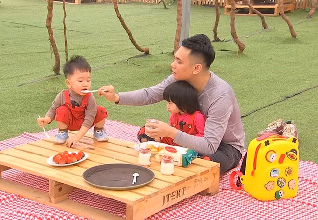Khắc Việt: “Tôi và vợ chưa cãi nhau to bao giờ“ - Hình 3 Khac Viet: “Toi va vo chua cai nhau to bao gio“-Hinh-3