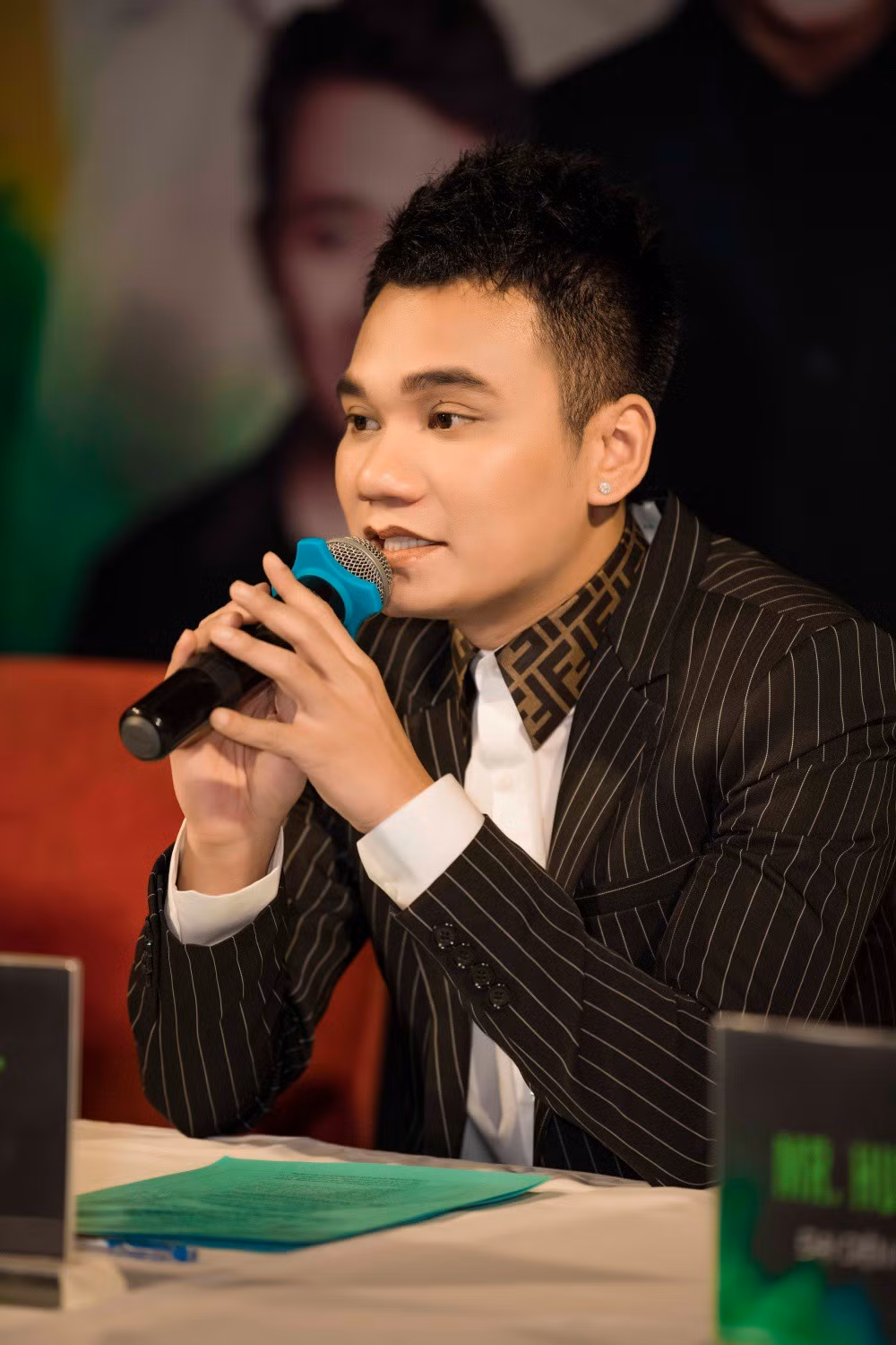 Khắc Việt: “Tôi và vợ chưa cãi nhau to bao giờ“ Khac Viet: “Toi va vo chua cai nhau to bao gio“