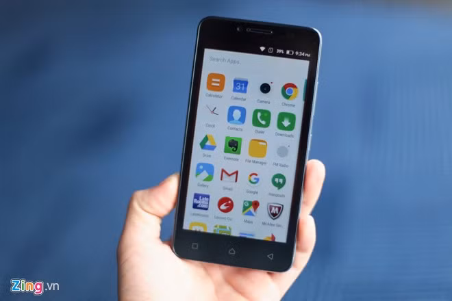Lenvo A6600 Plus chạy hệ điều hành AndroidAndroid 6.0, chip lõi tứ MediaTek MT6735, RAM 2 GB, bộ nhớ trong 16 GB.