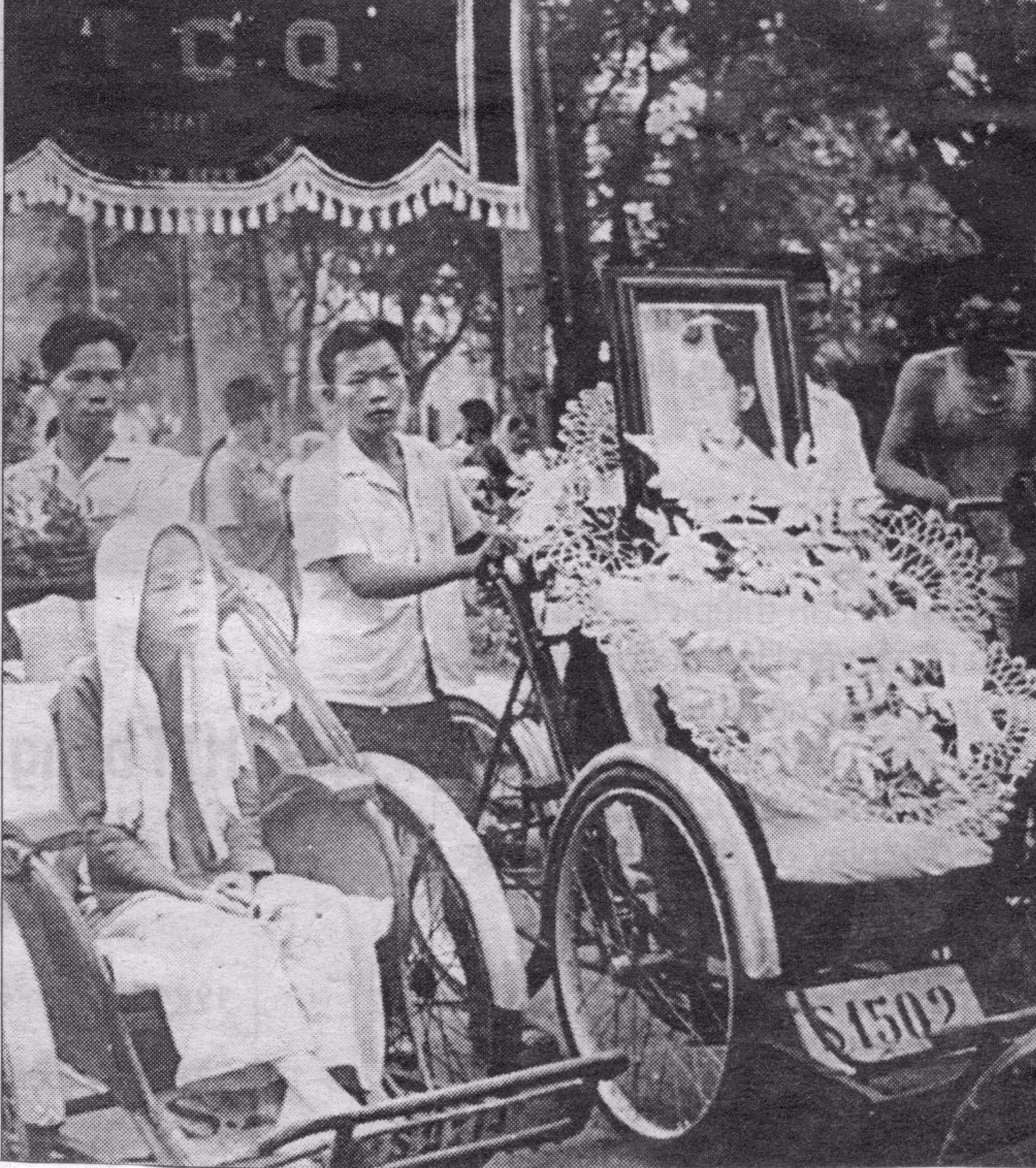 Lính Pháp nhảy dù chiếm lĩnh Điện Biên Phủ, cuối năm 1953. Ảnh: Jean Perraud.