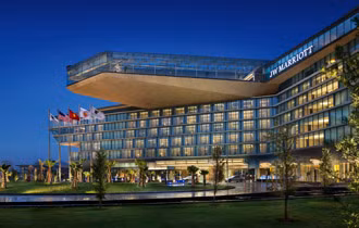 Khách sạn Marriott Hà Nội được tổ chức Giải thưởng Bất động sản quốc tế trao giải Khách sạn có thiết kế và xây dựng đẹp nhất khu vực châu Á - Thái Bình Dương.